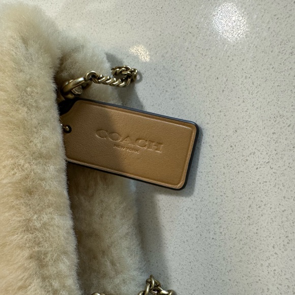 NWT Coach Drawstring bag in Shearling - Picture 2 of 7